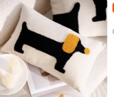 毛茸茸臘腸狗/小馬刺繡抱枕(長方形)